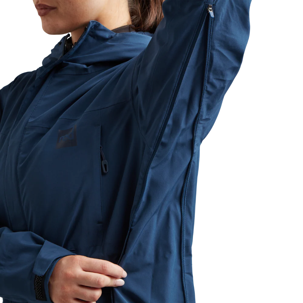 Women's Pursuit Waterproof Lightweight Changing Robe Jacket