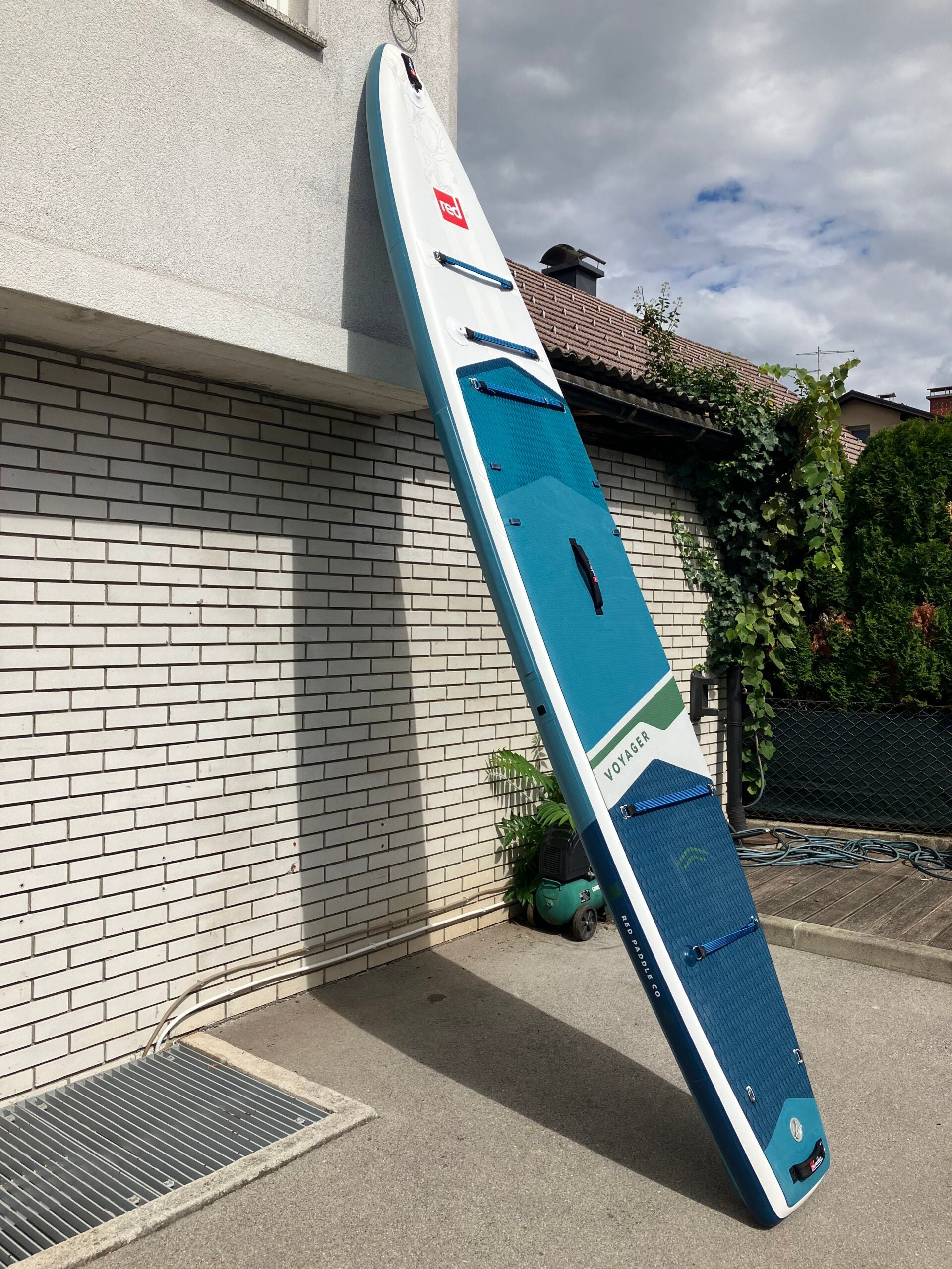 Red Paddle Co Voyager 14' - used sup board